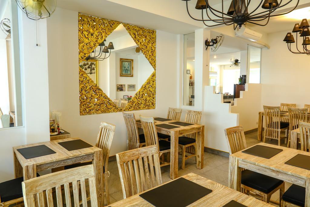 Hotel Cafe De Paris Patong Esterno foto