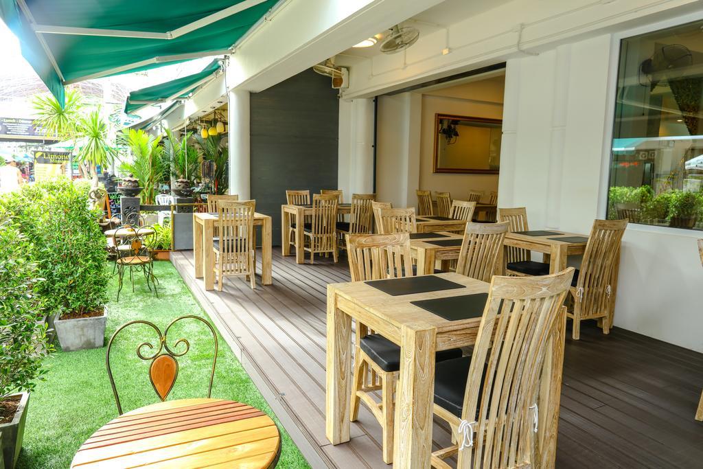 Hotel Cafe De Paris Patong Esterno foto