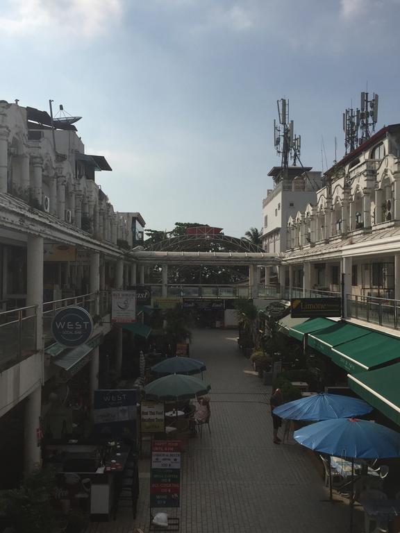 Hotel Cafe De Paris Patong Esterno foto